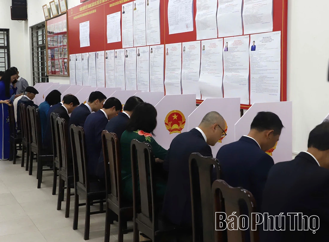 Bí thư Tỉnh ủy Phạm Đại Dương dự khai mạc và bỏ phiếu bầu cử tại phường Việt Trì