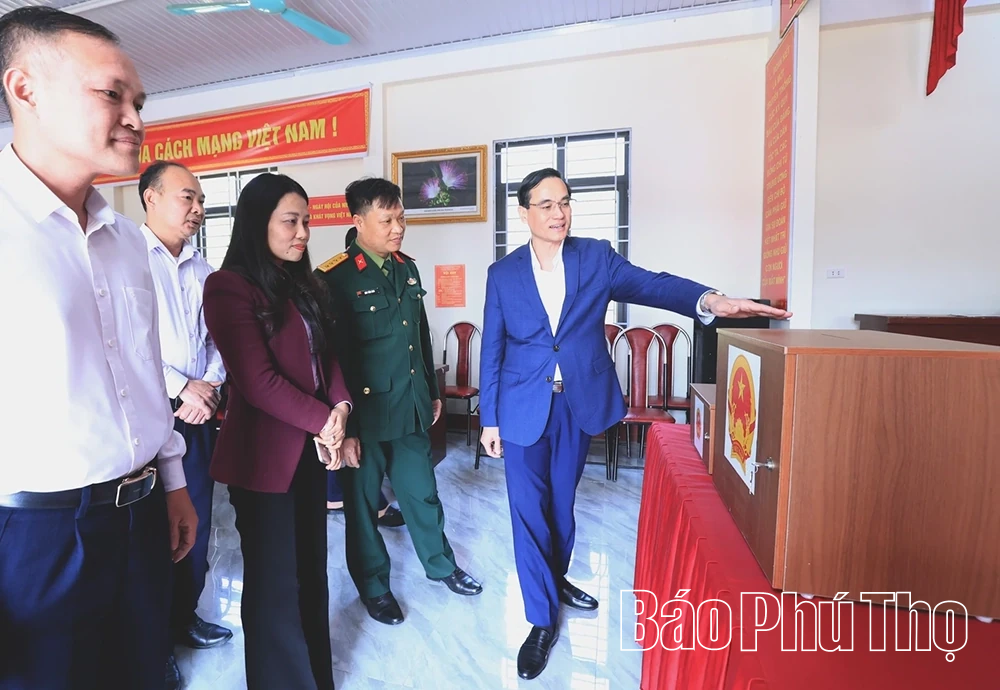 Kiểm tra công tác chuẩn bị bầu cử tại xã Bằng Luân