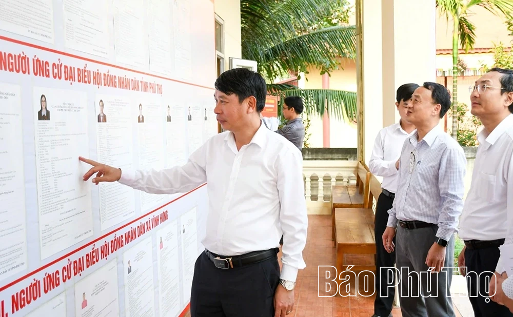 Phó Chủ tịch UBND tỉnh Nguyễn Khắc Hiếu kiểm tra công tác chuẩn bị bầu cử tại 2 xã Vĩnh An và Vĩnh Hưng