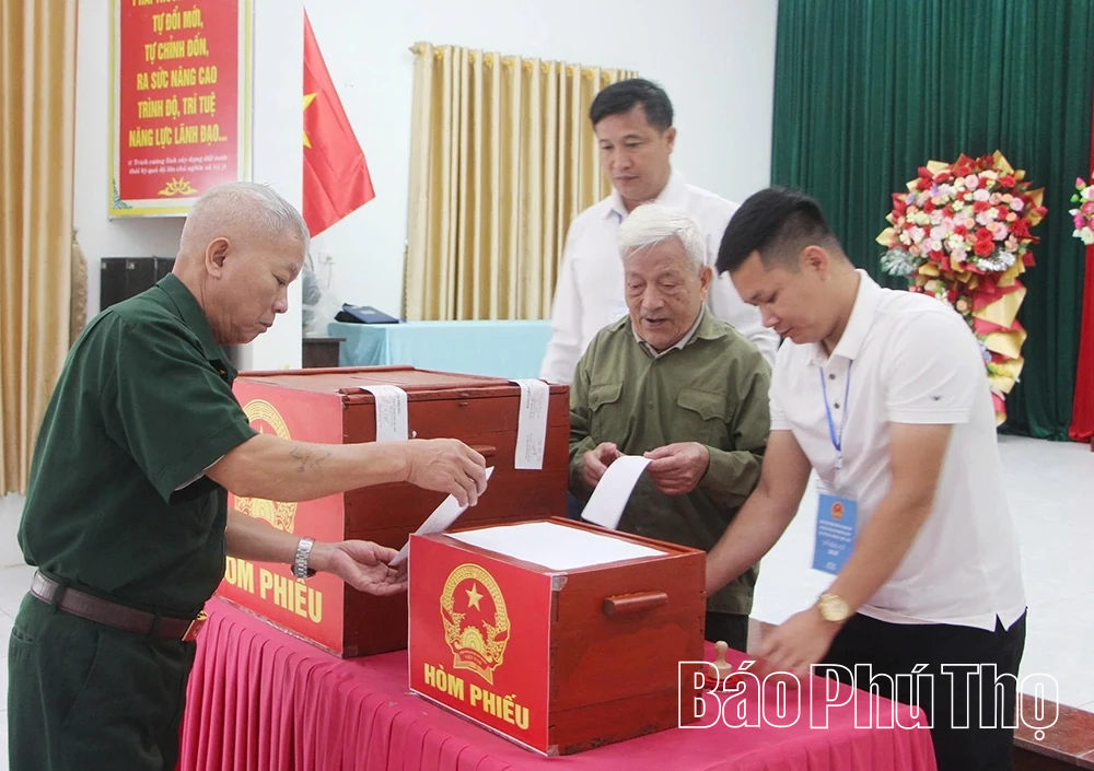 Lãnh đạo tỉnh dự lễ khai mạc và bỏ phiếu bầu cử đại biểu Quốc hội và đại biểu HĐND các cấp