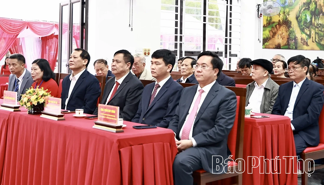 Chủ tịch UBND tỉnh Trần Duy Đông dự khai mạc và bỏ phiếu bầu cử tại phường Vĩnh Phúc