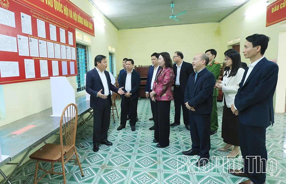 Phó Chủ tịch UBND tỉnh Phan Trọng Tấn kiểm tra công tác chuẩn bị bầu cử tại xã Xuân Viên
