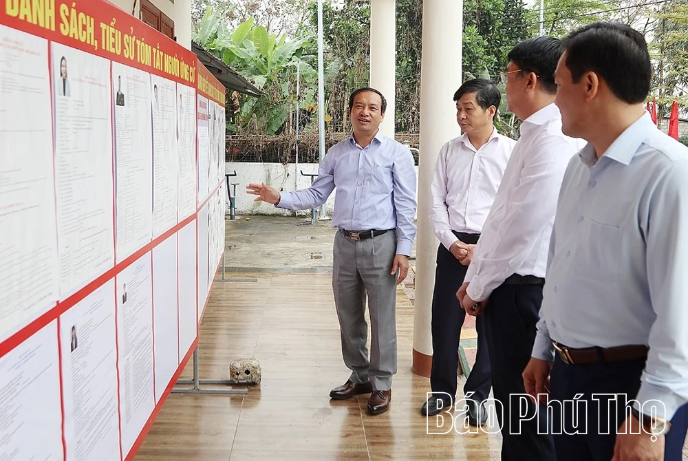 Đồng chí Lương Đức Minh làm việc với xã Hợp Lý về công tác chuẩn bị bầu cử