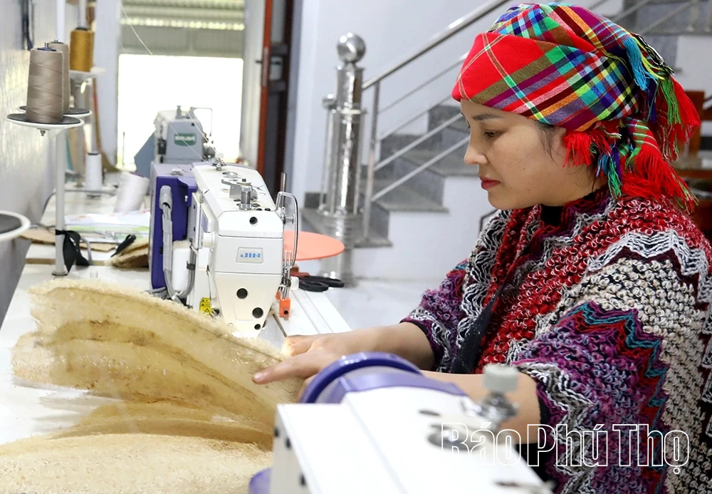 Cô gái Mường “thổi hồn” vào xơ mướp vùng cao