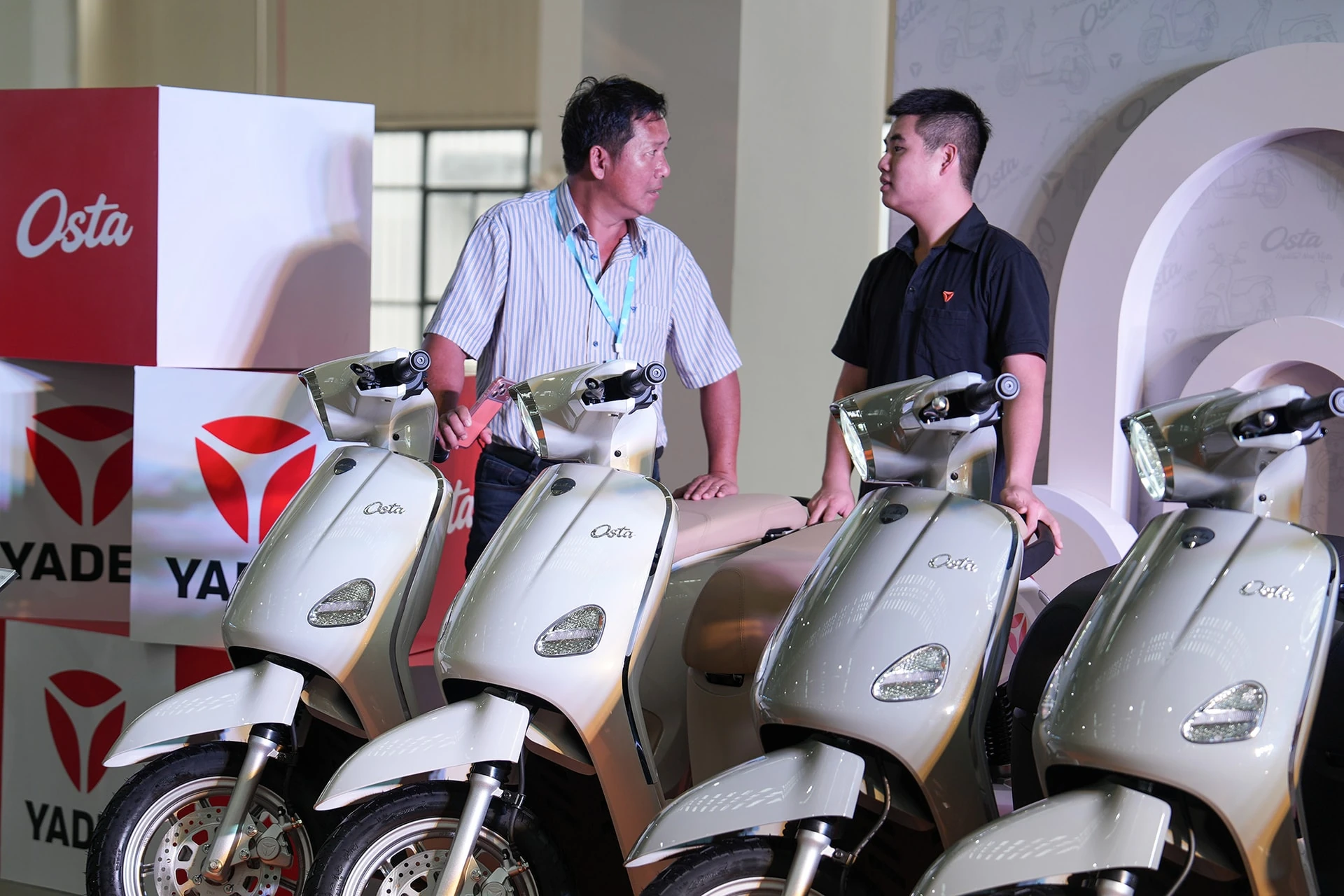 Xe máy điện trở nên hấp dẫn hơn khi giá xăng tăng