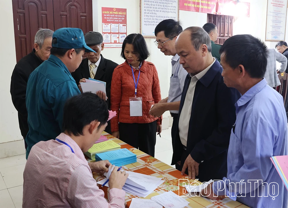 Lãnh đạo tỉnh dự lễ khai mạc và bỏ phiếu bầu cử đại biểu Quốc hội và đại biểu HĐND các cấp