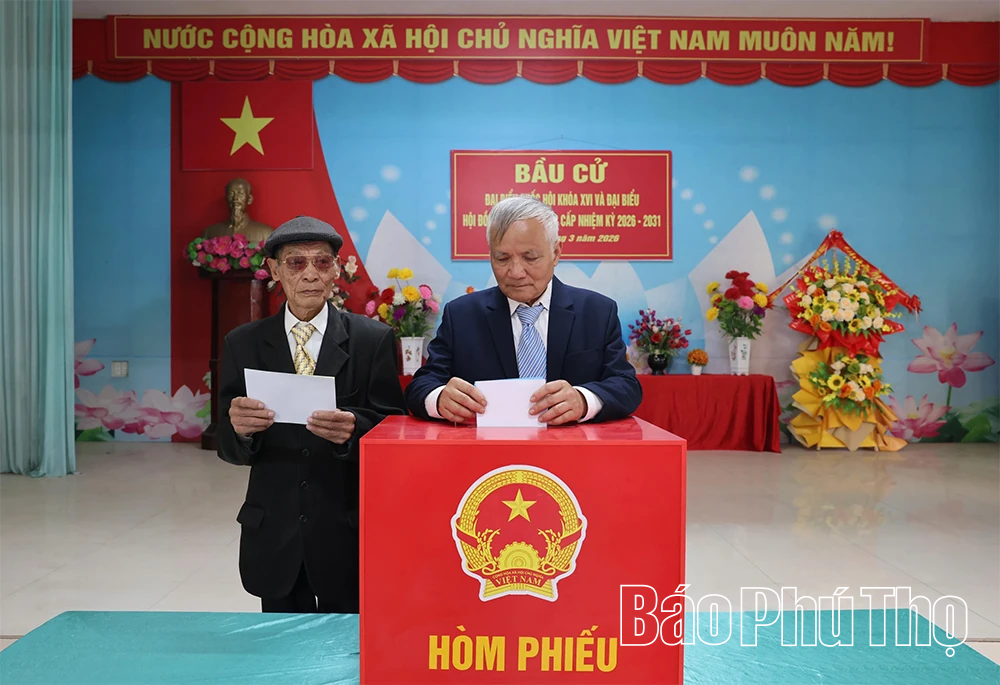 Lãnh đạo tỉnh dự lễ khai mạc và bỏ phiếu bầu cử đại biểu Quốc hội và đại biểu HĐND các cấp