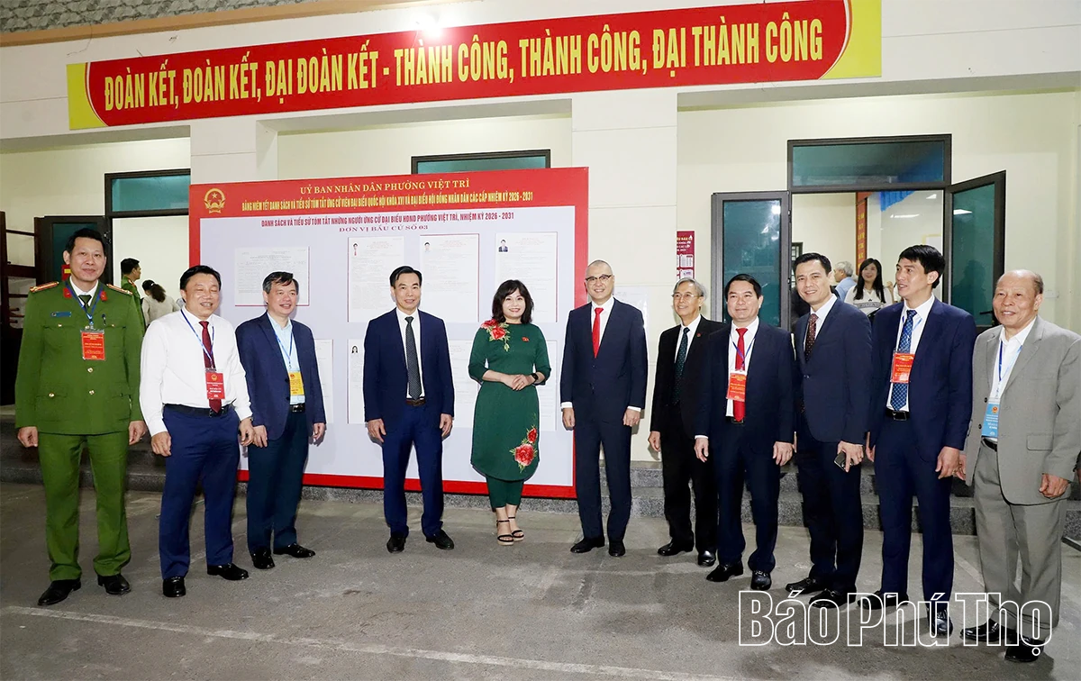Bí thư Tỉnh ủy Phạm Đại Dương thăm, động viên lực lượng làm công tác bầu cử phường Việt Trì và Trung tâm điều hành, thông tin công tác bầu cử tỉnh