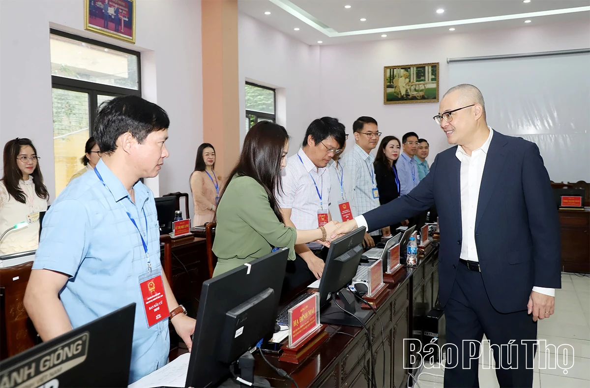 Bí thư Tỉnh ủy Phạm Đại Dương thăm, động viên lực lượng làm công tác bầu cử phường Việt Trì và Trung tâm điều hành, thông tin công tác bầu cử tỉnh