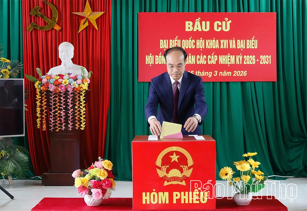Lãnh đạo tỉnh dự lễ khai mạc và bỏ phiếu bầu cử đại biểu Quốc hội và đại biểu HĐND các cấp