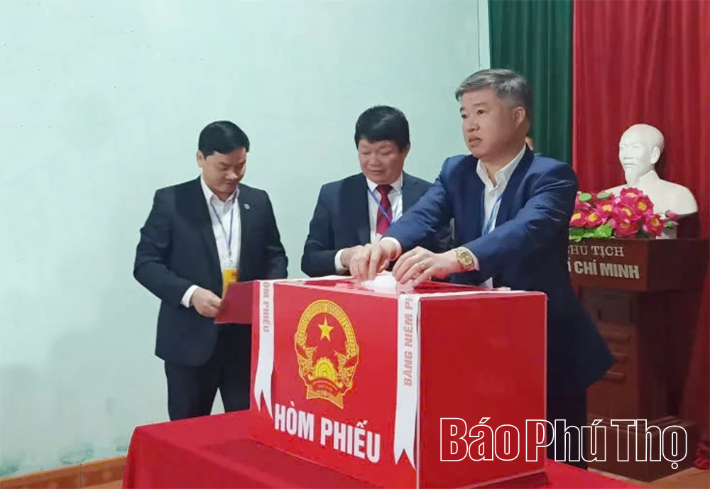 Lãnh đạo tỉnh dự lễ khai mạc và bỏ phiếu bầu cử đại biểu Quốc hội và đại biểu HĐND các cấp