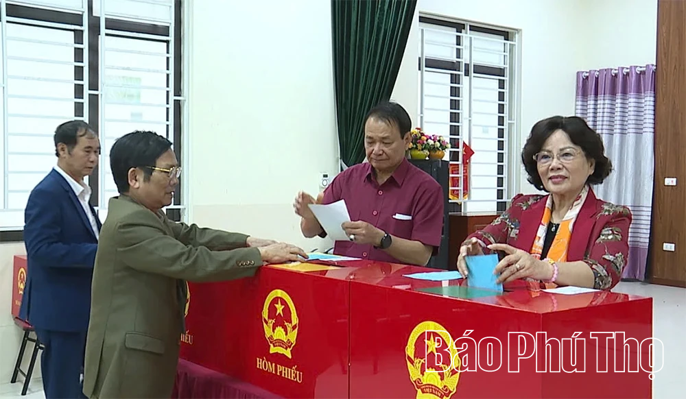 Lãnh đạo tỉnh dự lễ khai mạc và bỏ phiếu bầu cử đại biểu Quốc hội và đại biểu HĐND các cấp