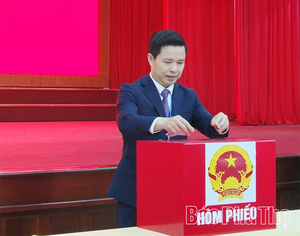 Lãnh đạo tỉnh dự lễ khai mạc và bỏ phiếu bầu cử đại biểu Quốc hội và đại biểu HĐND các cấp
