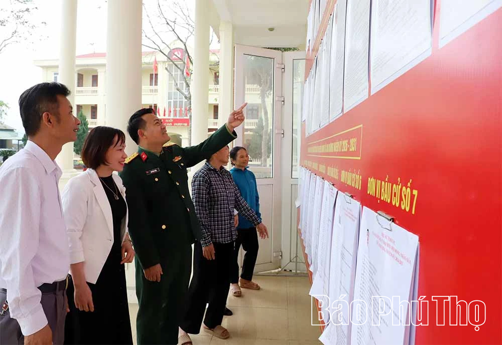 Các ứng cử viên đại biểu HĐND tỉnh khóa XX tiếp xúc cử tri tại xã Lạc Thủy và Cao Dương