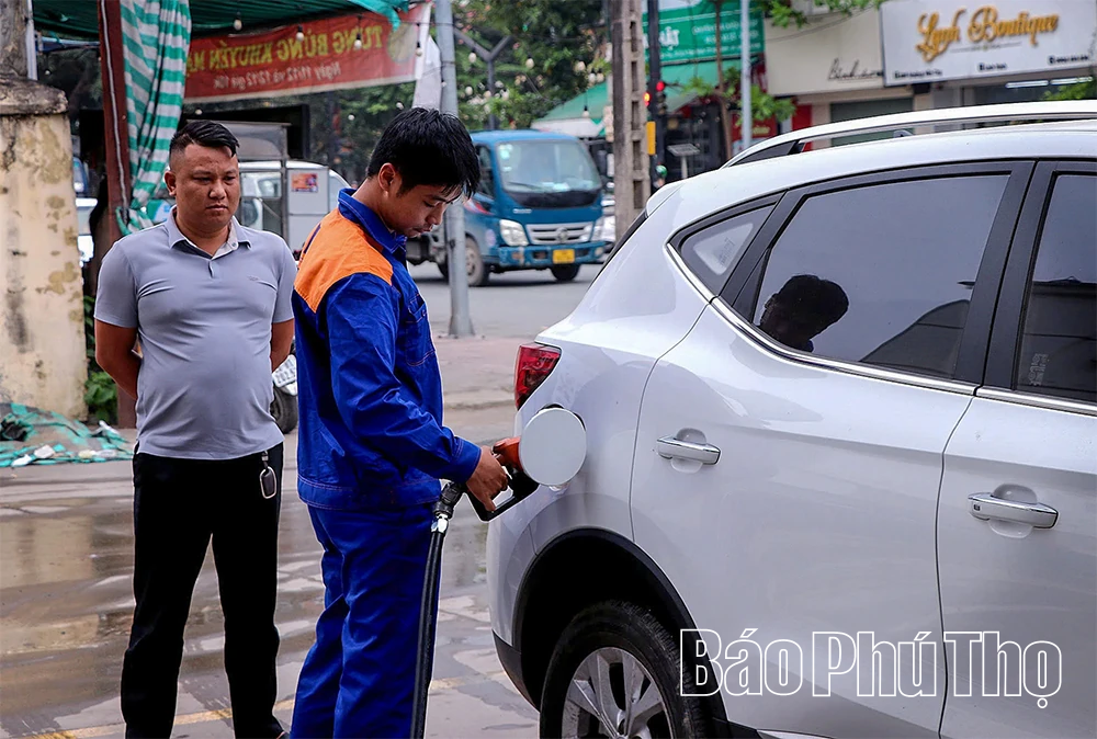 Giá xăng dầu tăng: Áp lực lan rộng từ cán bộ công chức đến người dân, doanh nghiệp