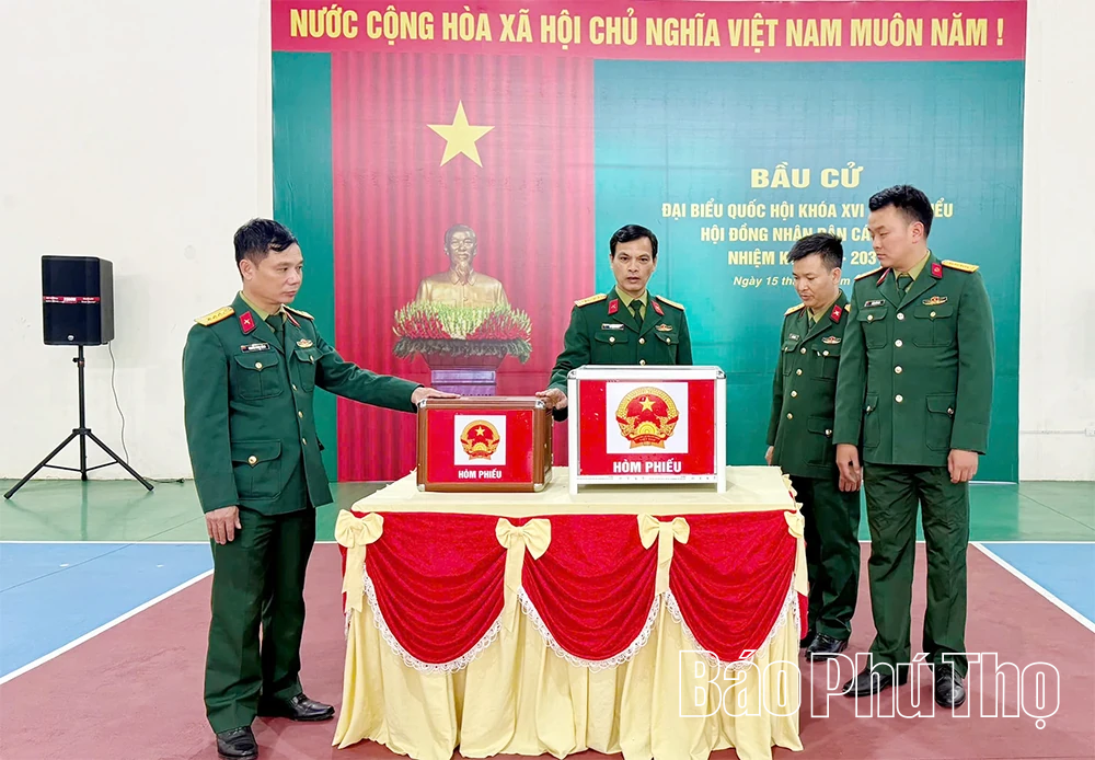 Các đơn vị quân đội sẵn sàng cho ngày bầu cử