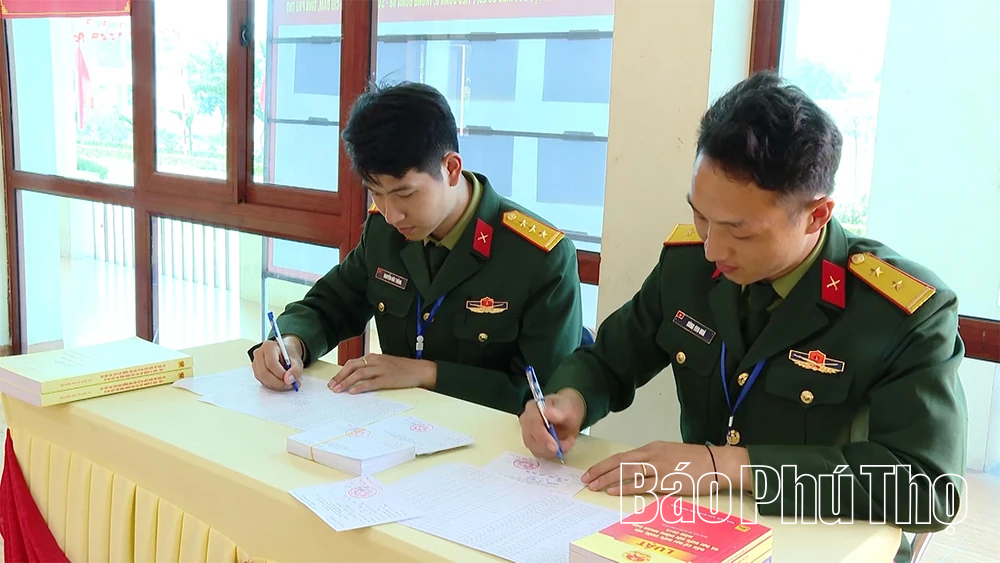 Các đơn vị quân đội sẵn sàng cho ngày bầu cử