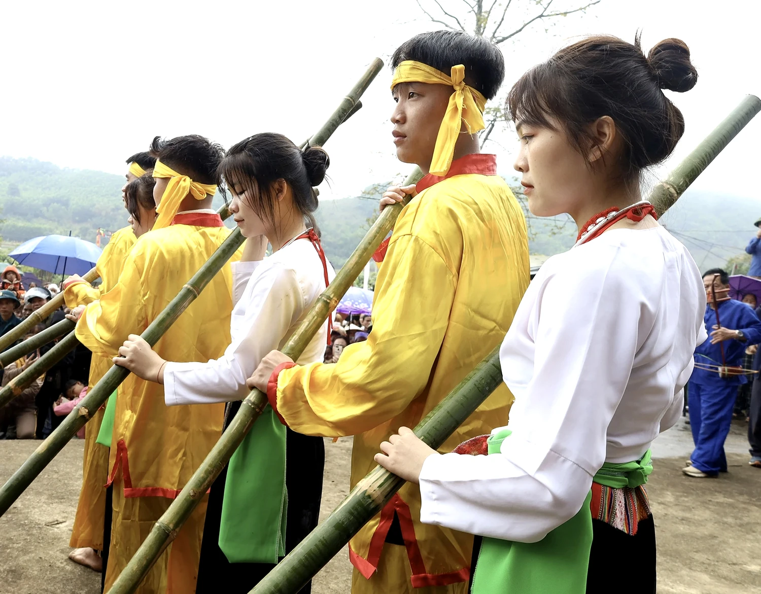 Vui kéo hội Đình Khênh