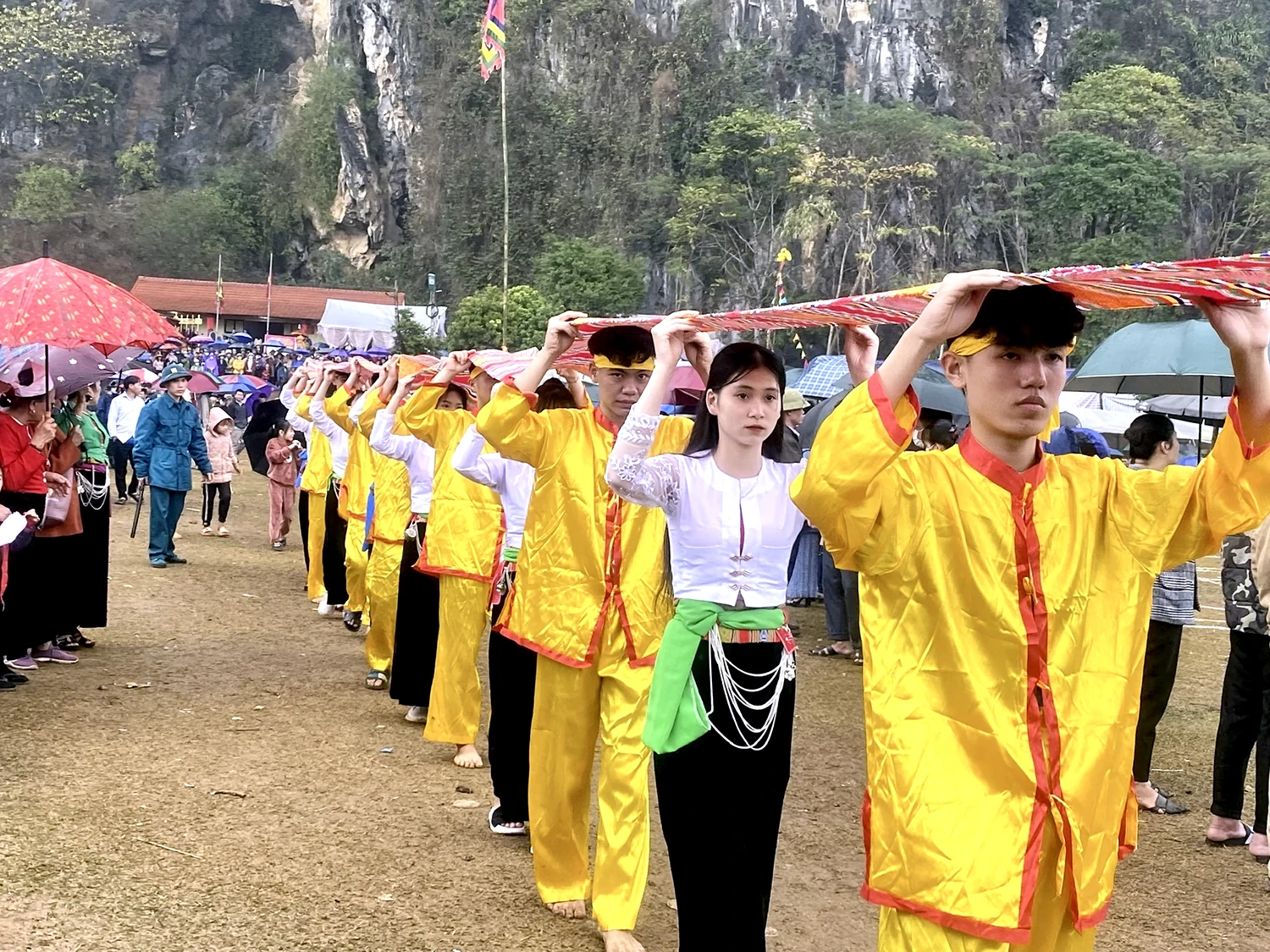 Vui kéo hội Đình Khênh