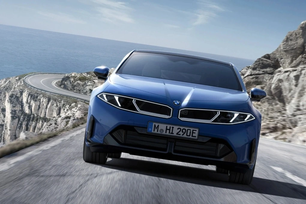 BMW tung mẫu xe mới, hâm nóng cuộc đua với Tesla