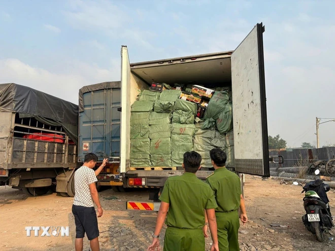 Ngăn chặn hơn 1,8 tấn thực phẩm đông lạnh nhập lậu tại biên giới phía Bắc