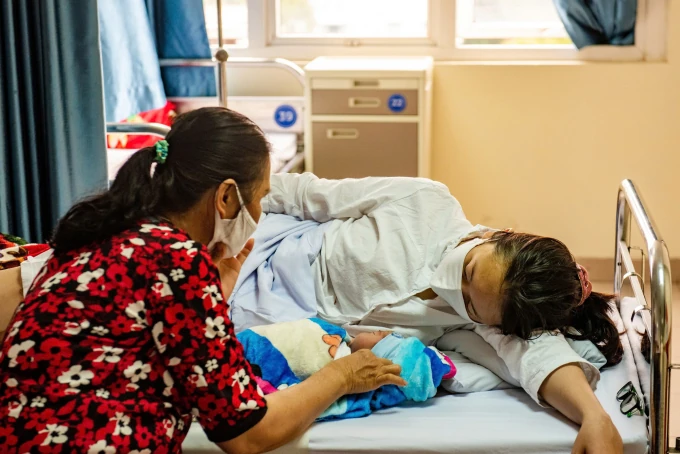 Đề xuất hỗ trợ hai triệu đồng cho phụ nữ sinh đủ hai con trước 35 tuổi