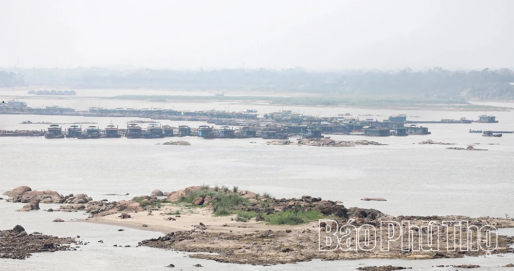 Sông Hồng trơ đáy, vận tải gặp khó khăn