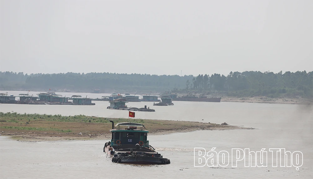 Sông Hồng trơ đáy, vận tải gặp khó khăn