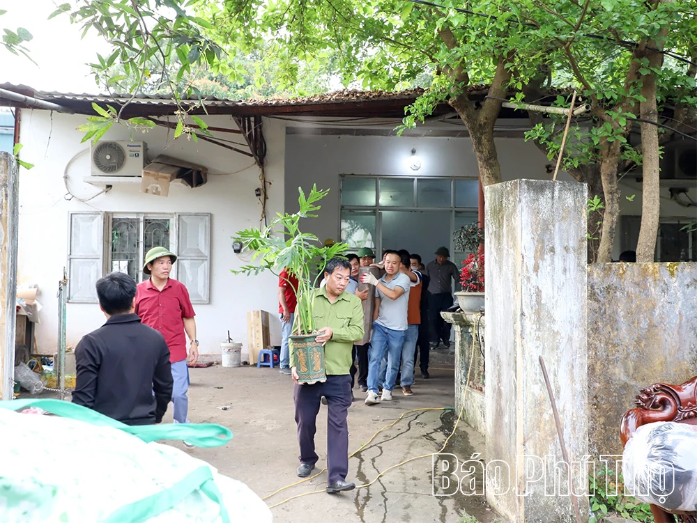 Vận động thành công hộ dân bàn giao đất cho dự án Khu công nghiệp Bờ trái sông Đà