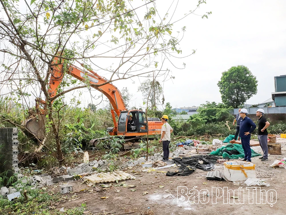 Vận động thành công hộ dân bàn giao đất cho dự án Khu công nghiệp Bờ trái sông Đà