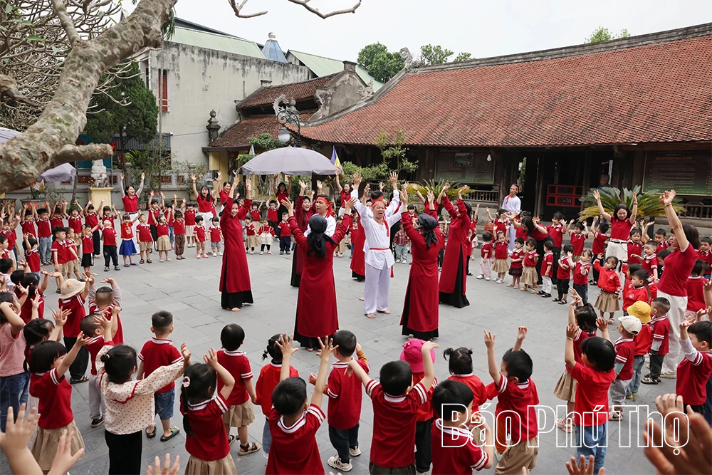 Qua miền di sản