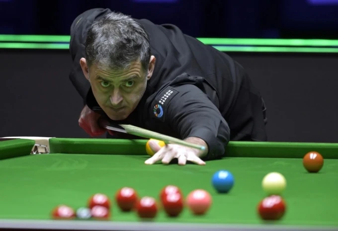 Cơ thủ 50 tuổi phá kỷ lục điểm số trong snooker
