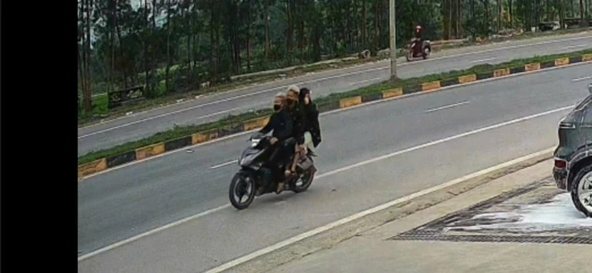 Thiếu nữ 17 tuổi trong nhóm phóng tốc độ cao, chặt biển xe máy