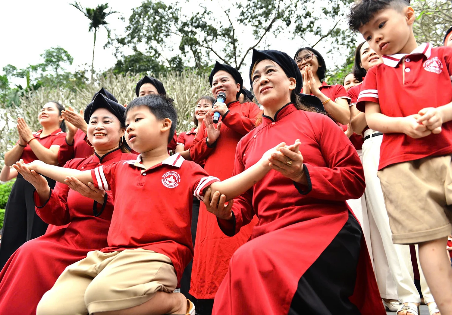 Về Hùng Lô nghe hát Xoan, trải nghiệm làm “nghệ nhân” làng nghề truyền thống