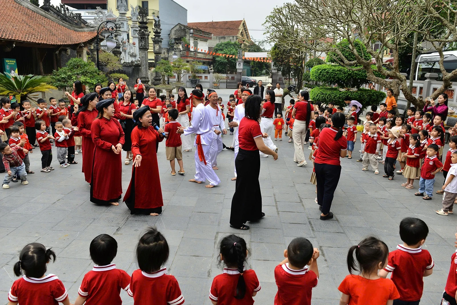 Về Hùng Lô nghe hát Xoan, trải nghiệm làm “nghệ nhân” làng nghề truyền thống