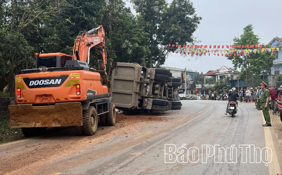 Tai nạn giao thông nghiêm trọng trên đường 12B, xã Lạc Sơn, 2 người tử vong