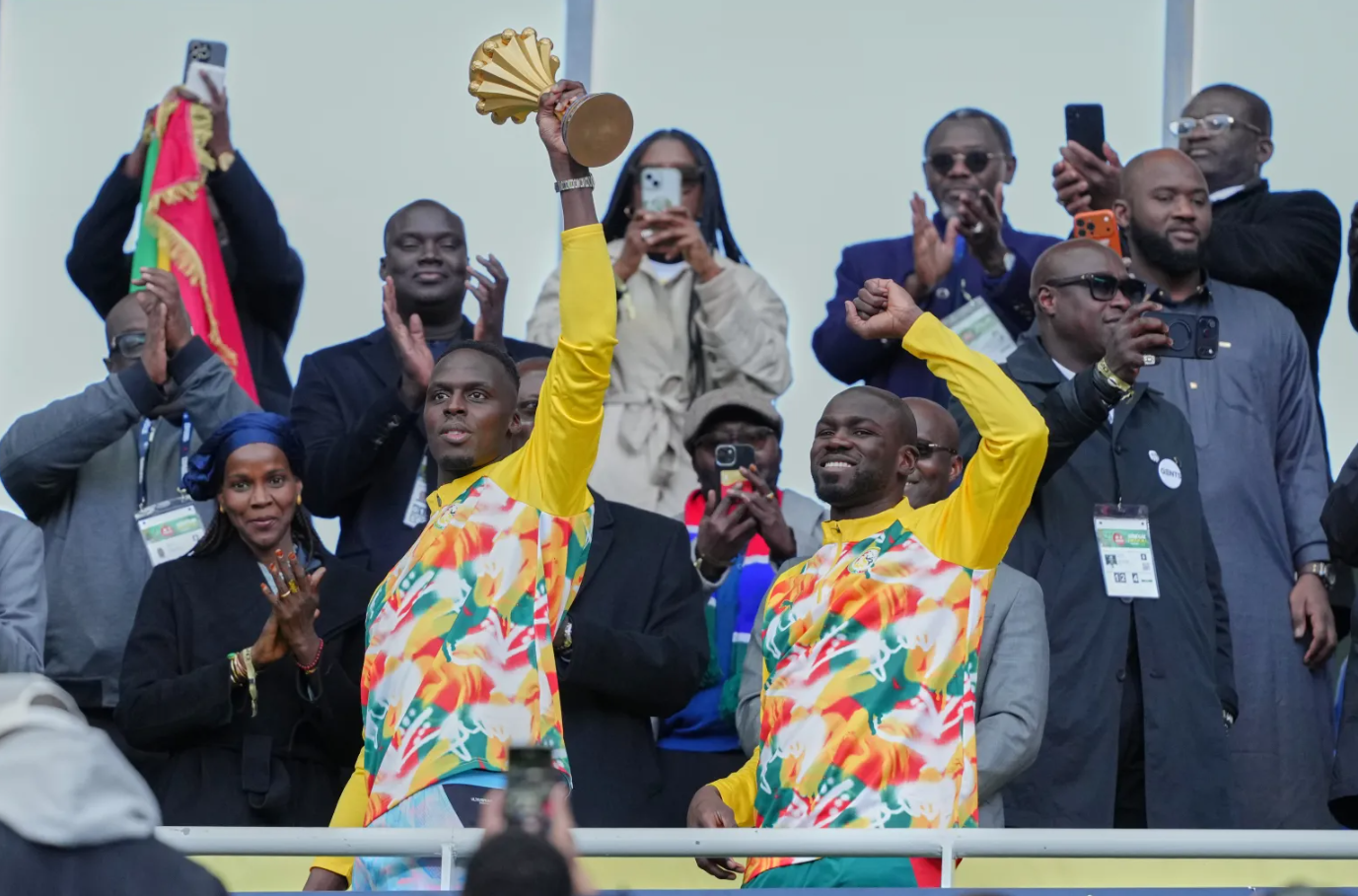 Senegal diễu hành mừng chức vô địch châu Phi tại Paris