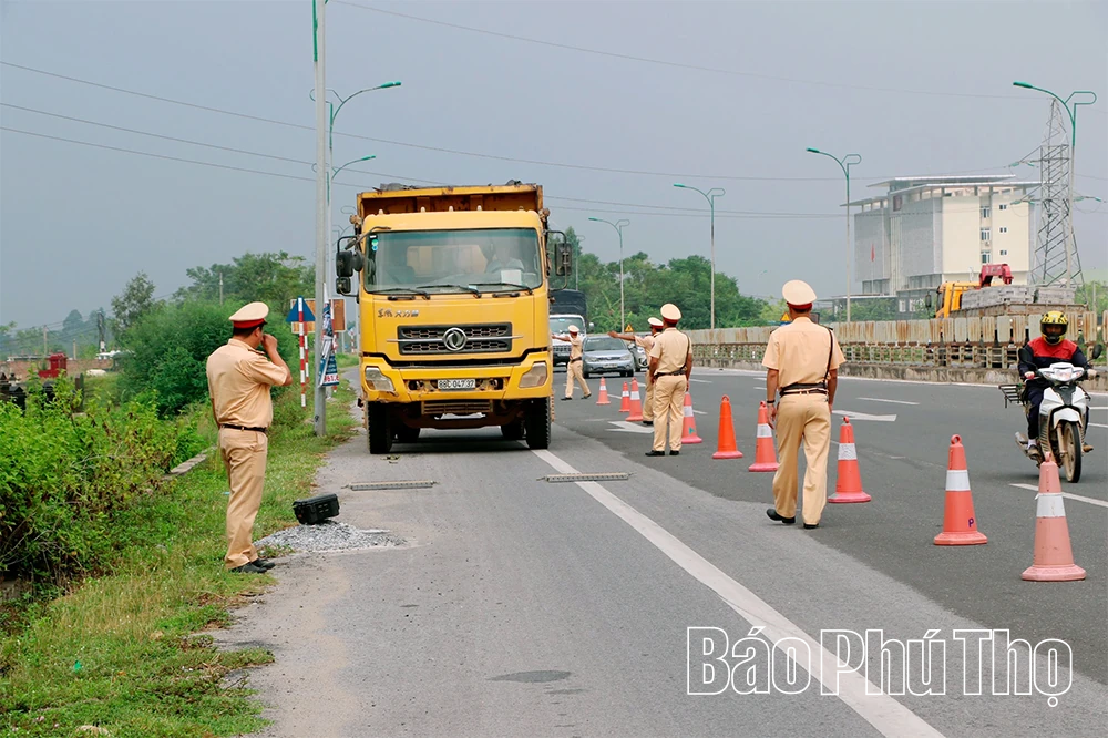 Thường xuyên, quyết liệt, không có ngoại lệ trong xử lý xe quá khổ, quá tải