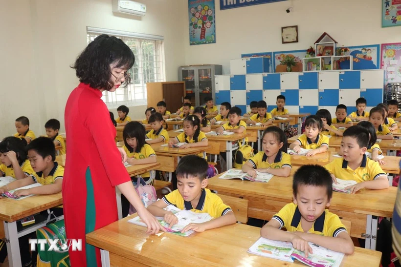 Lần đầu tiên có quy định về nhà giáo hợp đồng toàn thời gian sau khi nghỉ hưu