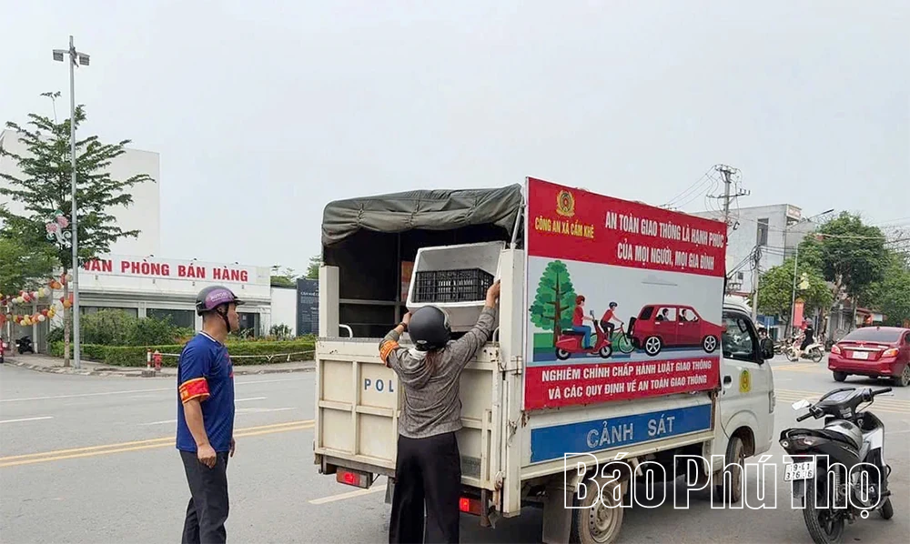 Cẩm Khê tăng cường giải tỏa hành lang, bảo đảm an toàn giao thông