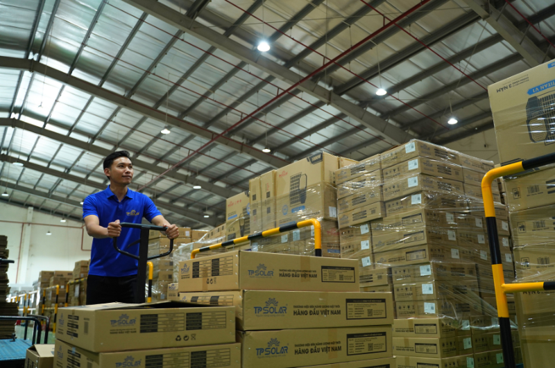 Đèn năng lượng mặt trời “nâng chuẩn” công nghệ: Tiêu chí mới cho hiệu suất và độ bền từ giải pháp chiếu sáng xanh!