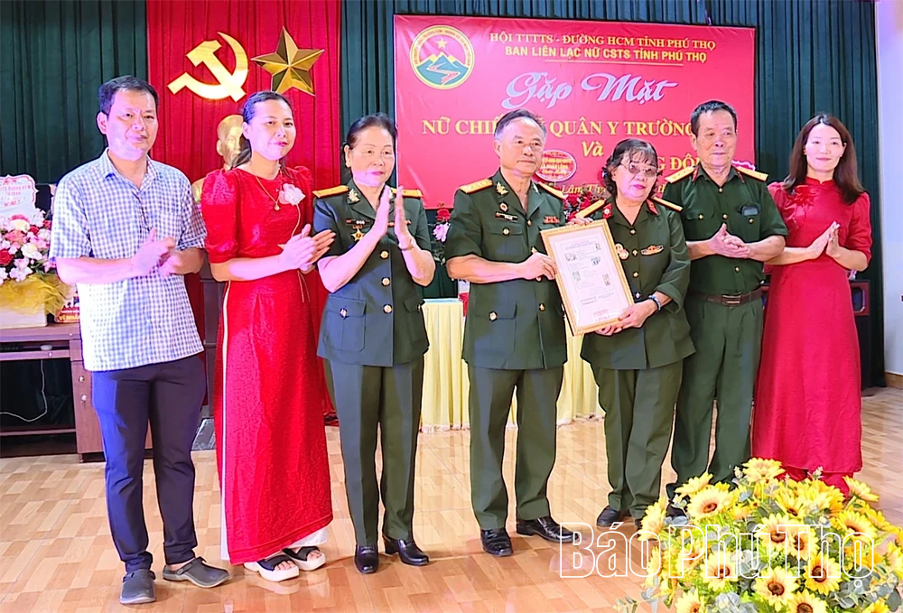 Gặp mặt nữ chiến sĩ quân y Trường Sơn và đồng đội