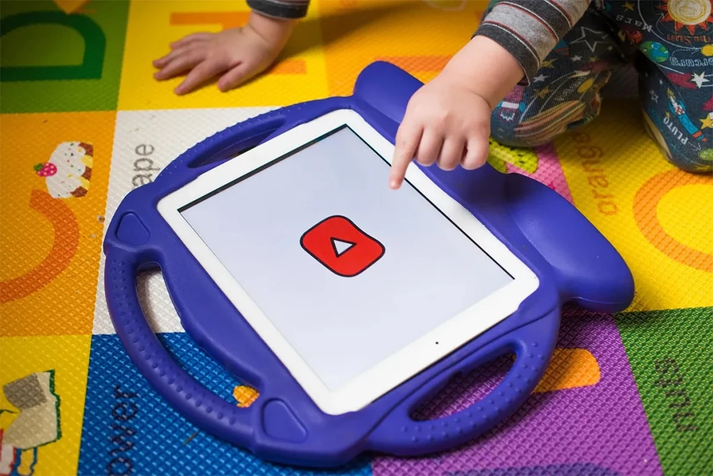 Chuyên gia kêu gọi YouTube cấm triệt để video rác AI với trẻ nhỏ