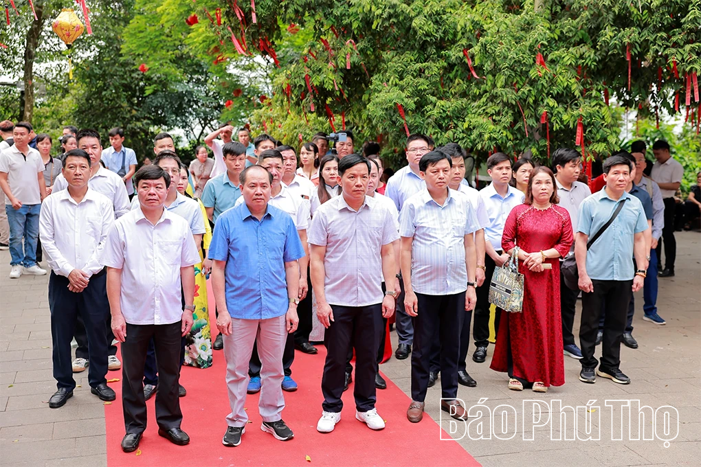 Các phường, xã dâng hương tưởng niệm các Vua Hùng