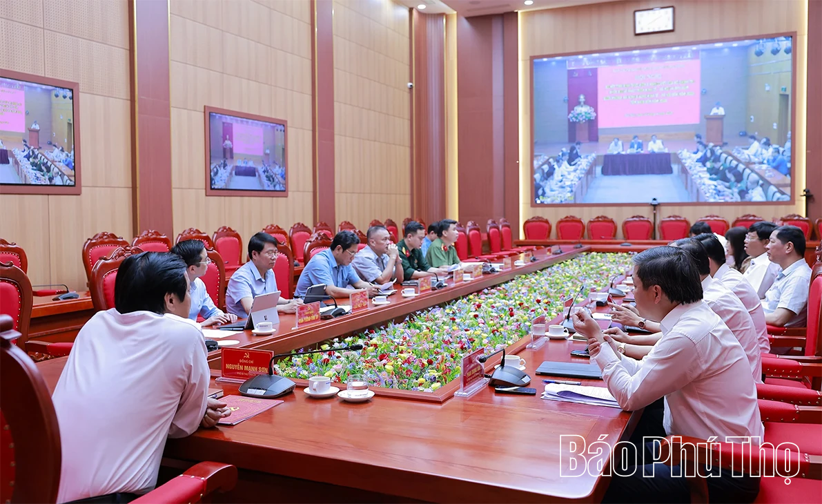 Sơ kết thực hiện 6 nghị quyết của Bộ Chính trị về phát triển kinh tế, xã hội và đảm bảo quốc phòng, an ninh