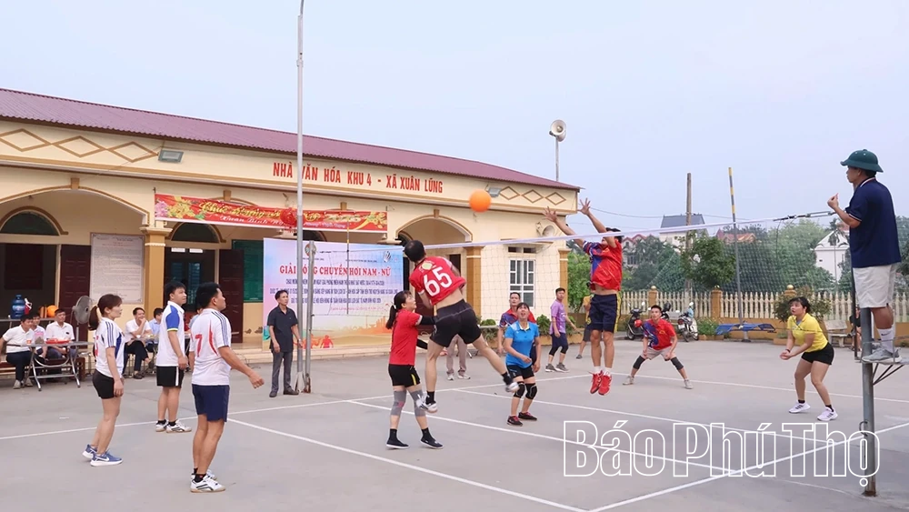Xuân Lũng: Hơn 100 vận động viên tham gia giải bóng chuyền hơi
