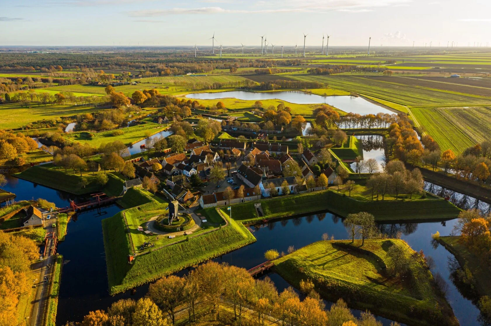 Ngôi làng đẹp như tranh vẽ, gây ấn tượng vì tạo hình ngôi sao độc đáo