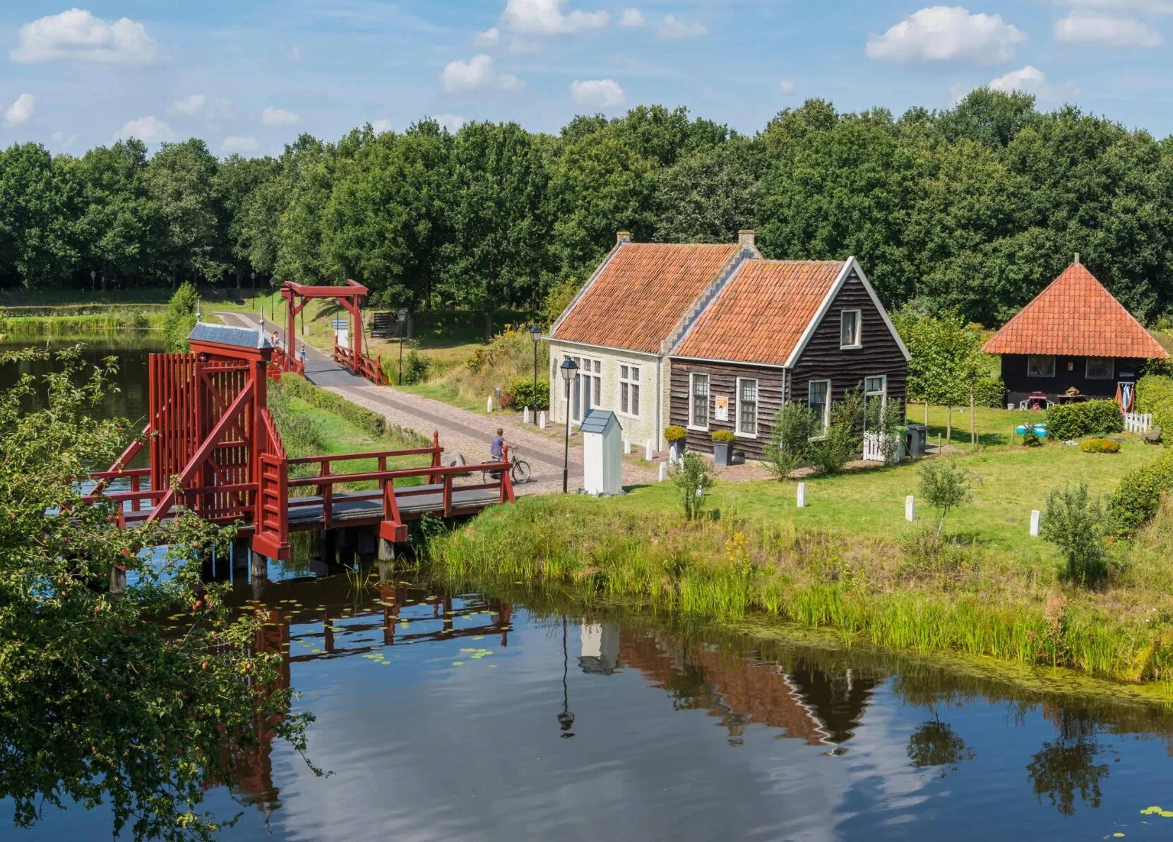 Ngôi làng đẹp như tranh vẽ, gây ấn tượng vì tạo hình ngôi sao độc đáo