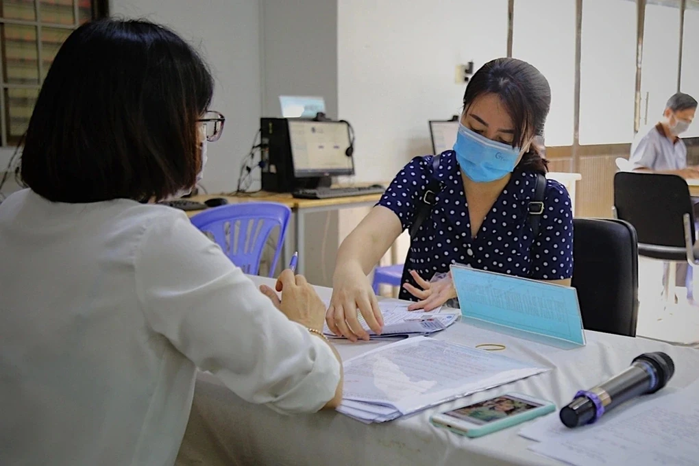 Chạy đua tiếp nhận, giải quyết chế độ với cán bộ không chuyên trách