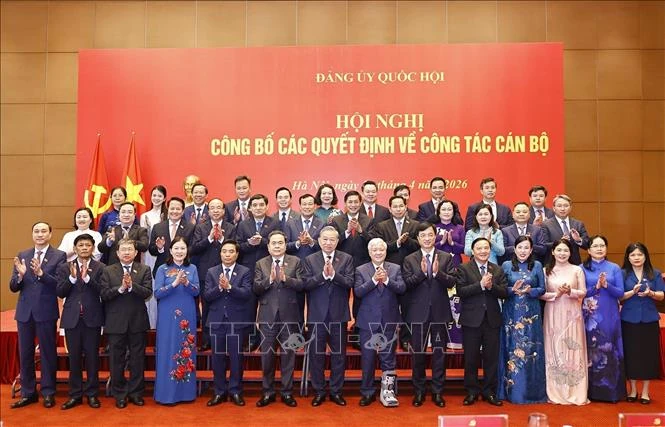 Tổng Bí thư, Chủ tịch nước Tô Lâm trao Quyết định của Bộ Chính trị chỉ định tham gia Đảng ủy Quốc hội nhiệm kỳ 2025 – 2030